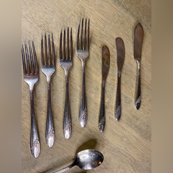 Oneida Tudor Plate Queen Bess II Silverplate Flatware Set - 15 Pcs Vintage 1946 - Picture 3 of 13